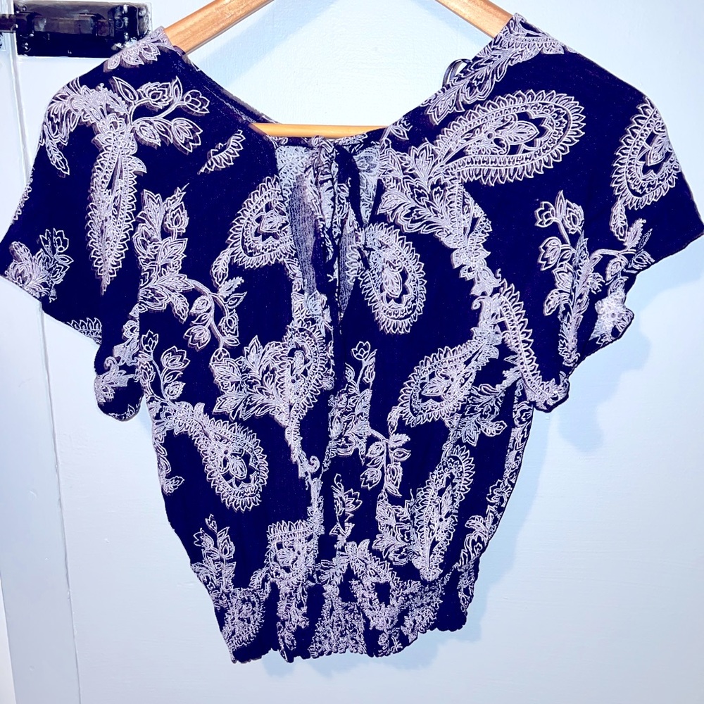 Anthropologie Paper Crane blouse navy and white cropped really cute